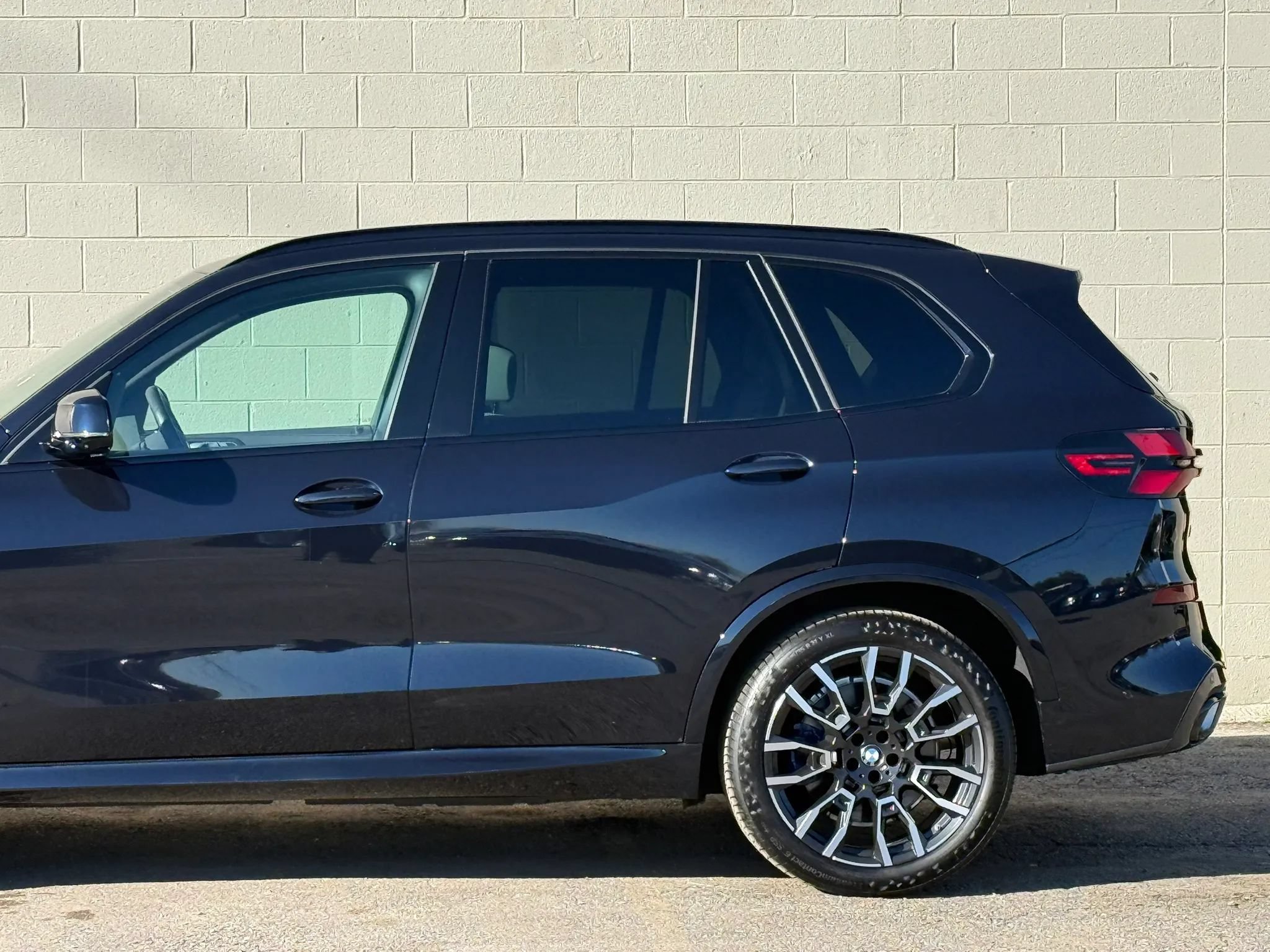 Used 2026 BMW X5 xDrive50e w/ M Sport Package AWD/4WD image 4