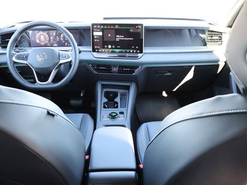 New 2026 Volkswagen Tiguan SE image 17