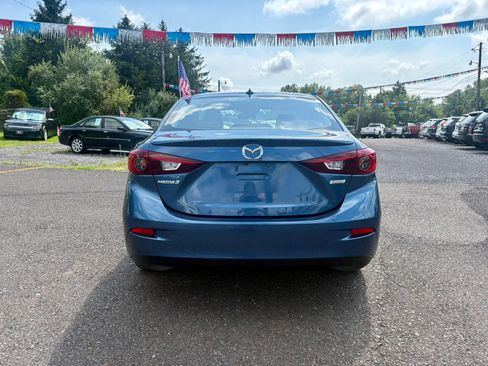 Used 2017 MAZDA MAZDA3 Touring w/ Popular Equipment Package FWD image 4