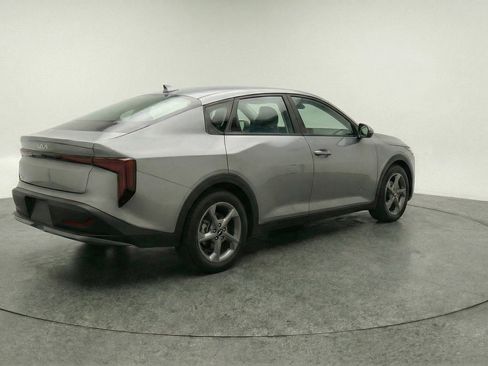 Used 2025 Kia K4 LXS image 9