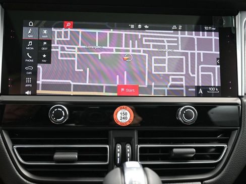 Certified 2026 Porsche Macan AWD/4WD image 8