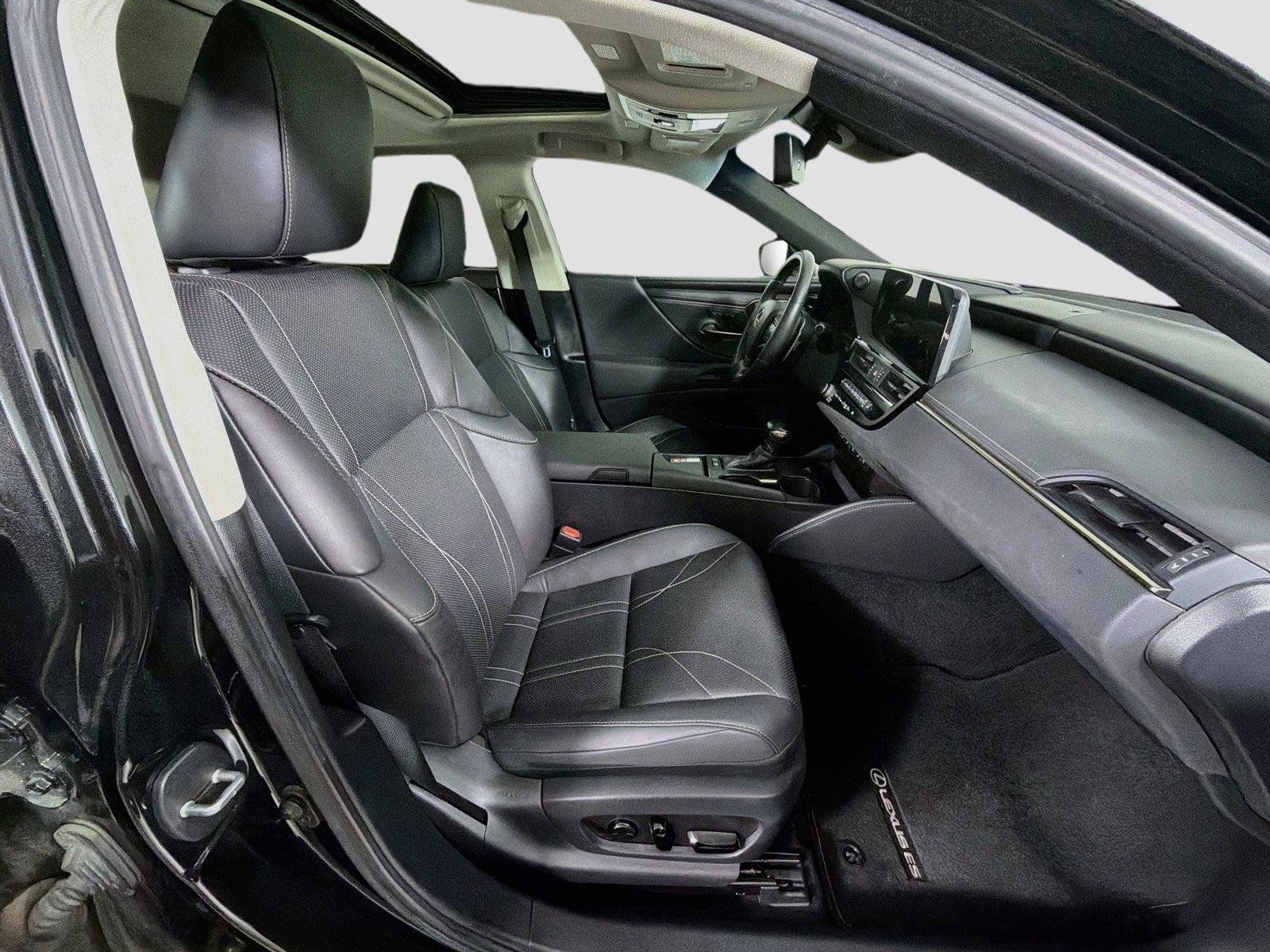 Used 2023 Lexus ES 300h Ultra Luxury w/ Accessory Package (Z2) FWD image 29