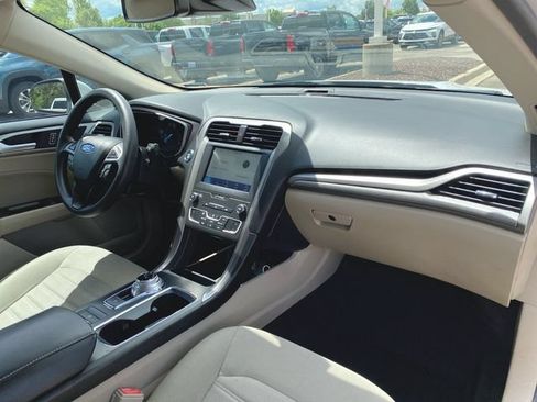 Used 2020 Ford Fusion SE FWD image 27