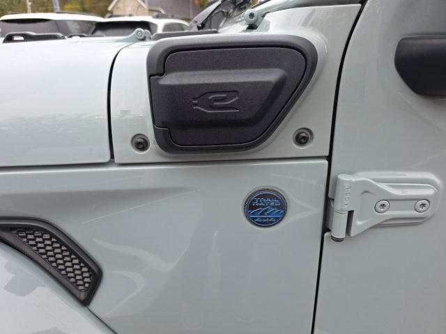 Used 2024 Jeep Wrangler Unlimited w/ Convenience Group AWD/4WD image 34