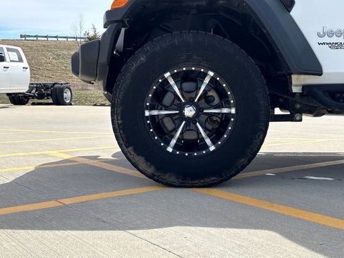 Used 2018 Jeep Wrangler Unlimited Sport S image 13