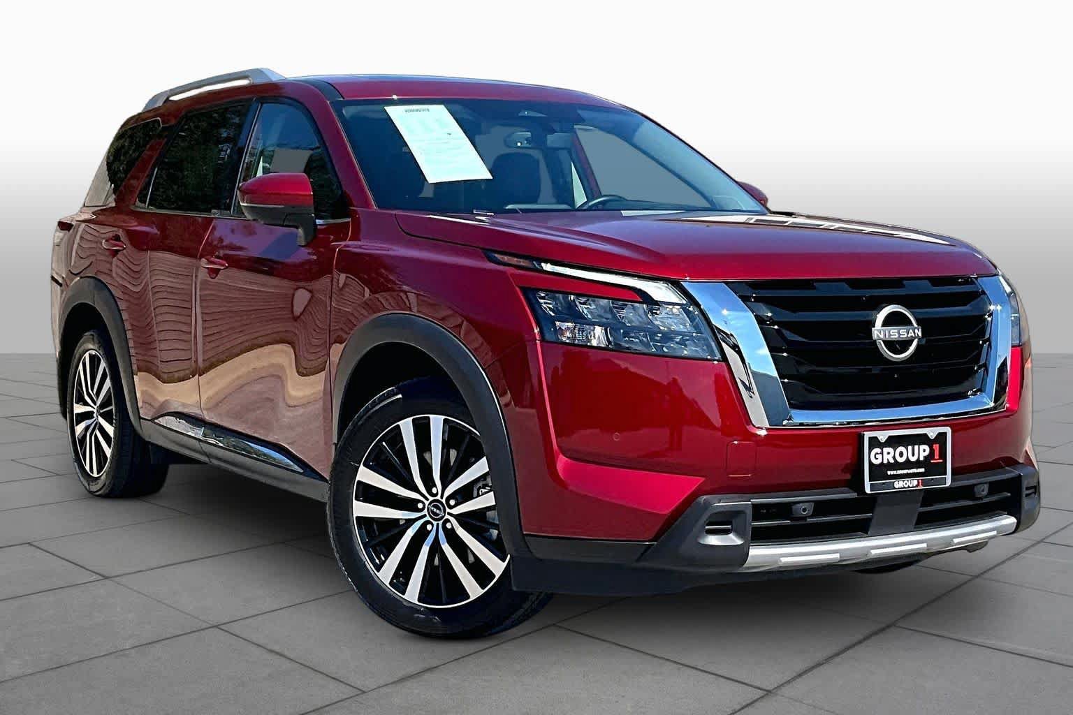 Certified 2025 Nissan Pathfinder Platinum FWD image 3