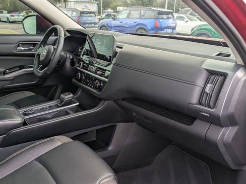 Used 2023 Nissan Pathfinder SL w/ Black Appearance Package image 34