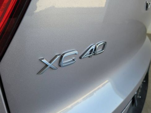 Certified 2026 Volvo XC40 B5 Plus AWD/4WD image 8