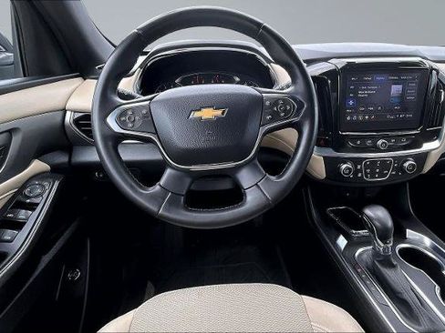 Used 2023 Chevrolet Traverse LT AWD/4WD image 5