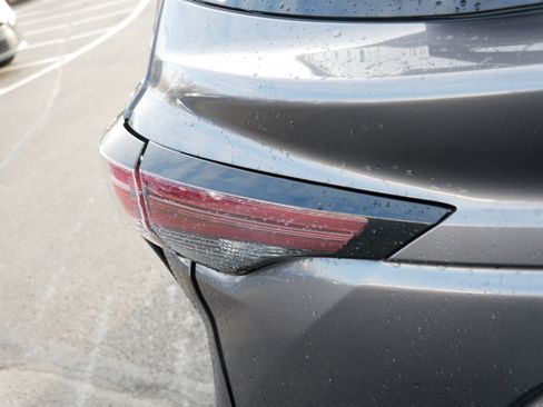 Used 2025 Toyota Sienna LE image 17