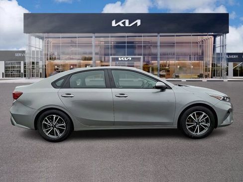 Certified 2022 Kia Forte LXS image 7