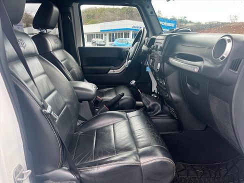 Used 2012 Jeep Wrangler Unlimited Sahara w/ Connectivity Group image 23