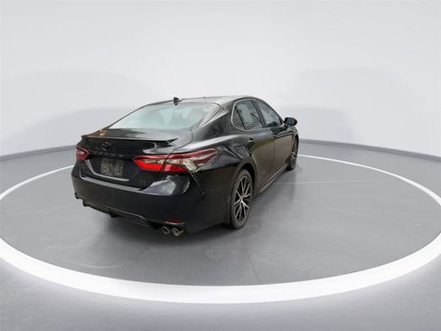 Used 2023 Toyota Camry SE image 8