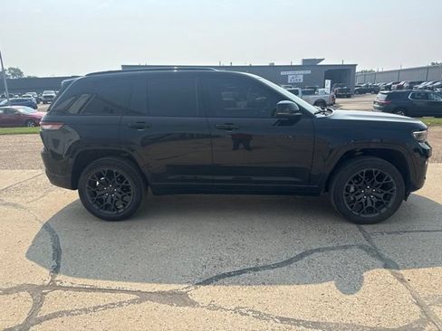 Used 2025 Jeep Grand Cherokee Summit AWD/4WD image 12