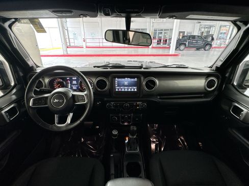 Used 2019 Jeep Wrangler Unlimited Sahara w/ Cold Weather Group AWD/4WD image 22