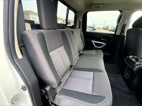 Used 2020 Nissan Titan SV w/ SV Convenience Package image 19