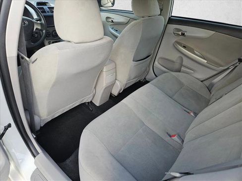 Used 2013 Toyota Corolla LE image 9