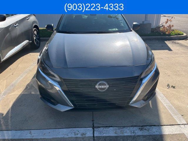 Used 2025 Nissan Altima 2.5 S FWD image 12