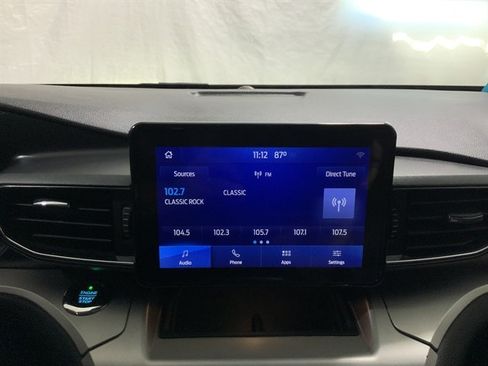 Used 2021 Ford Explorer XLT w/ Equipment Group 202A AWD/4WD image 26
