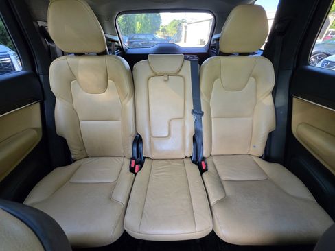 Used 2016 Volvo XC90 T6 Momentum w/ Momentum Plus Package AWD/4WD image 28