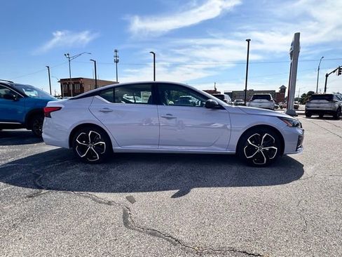 New 2025 Nissan Altima 2.5 SR image 4