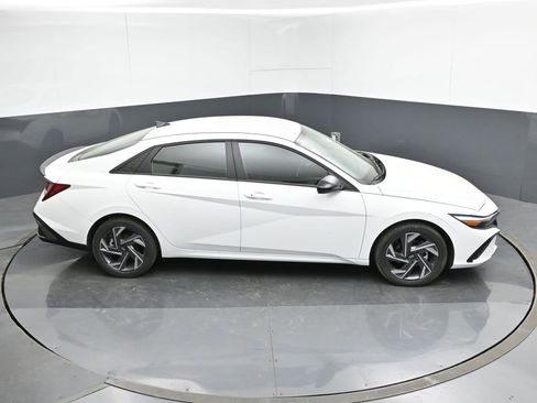 Used 2025 Hyundai Elantra Sport image 22