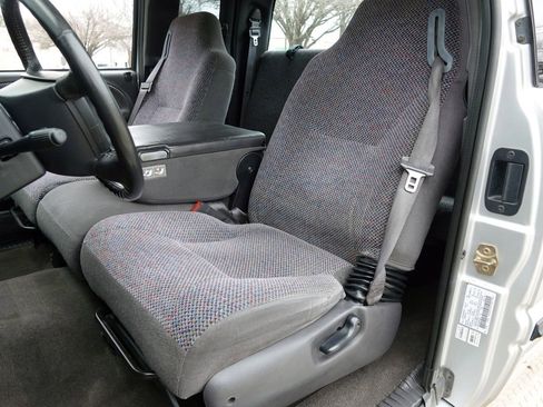 Used 2002 Dodge Ram 2500 Truck SLT image 6