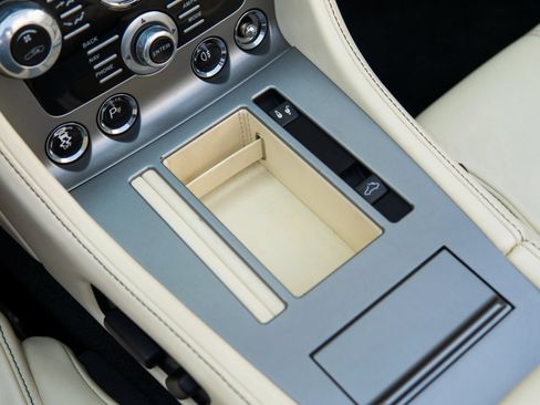 Used 2013 Aston Martin V8 Vantage Roadster RWD image 36
