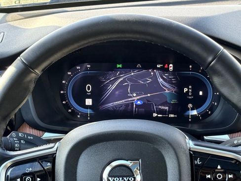Used 2024 Volvo XC60 B5 Plus image 24