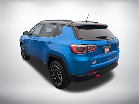 Used 2024 Jeep Compass Trailhawk AWD/4WD image 5