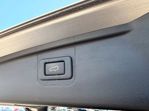 Used 2018 Subaru Outback 2.5i Limited AWD/4WD image 39