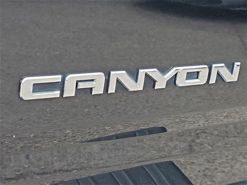 Used 2015 GMC Canyon SLT w/ Driver Alert Package image 10