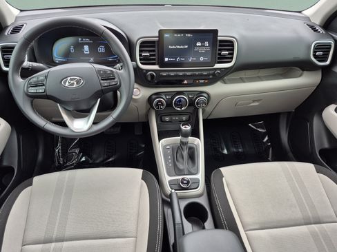 Used 2025 Hyundai Venue SEL FWD image 25