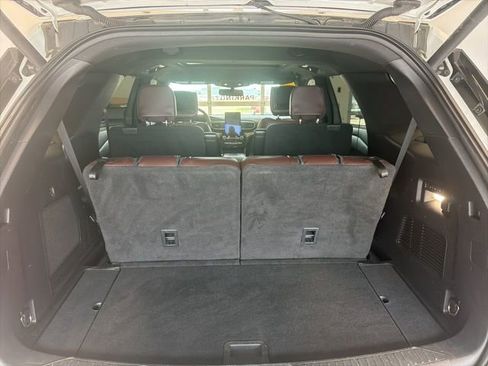 Used 2022 Ford Explorer Platinum w/ Technology Package AWD/4WD image 22
