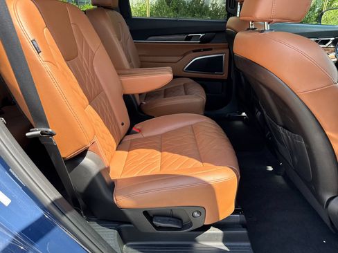 Used 2025 Kia Telluride AWD image 15