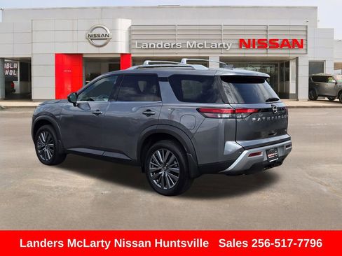 Used 2025 Nissan Pathfinder SL w/ SL Premium Package FWD image 6
