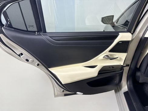 Used 2022 Lexus ES 350 Ultra Luxury w/ Accessory Package 2 FWD image 26