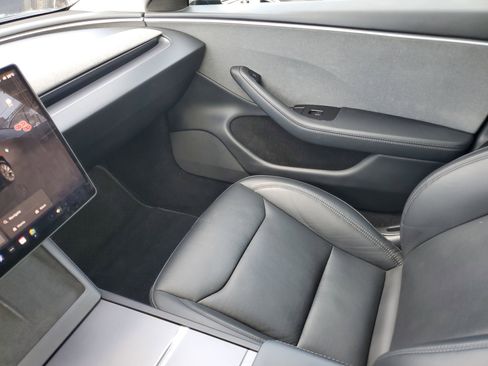 Used 2025 Tesla Model 3 image 27