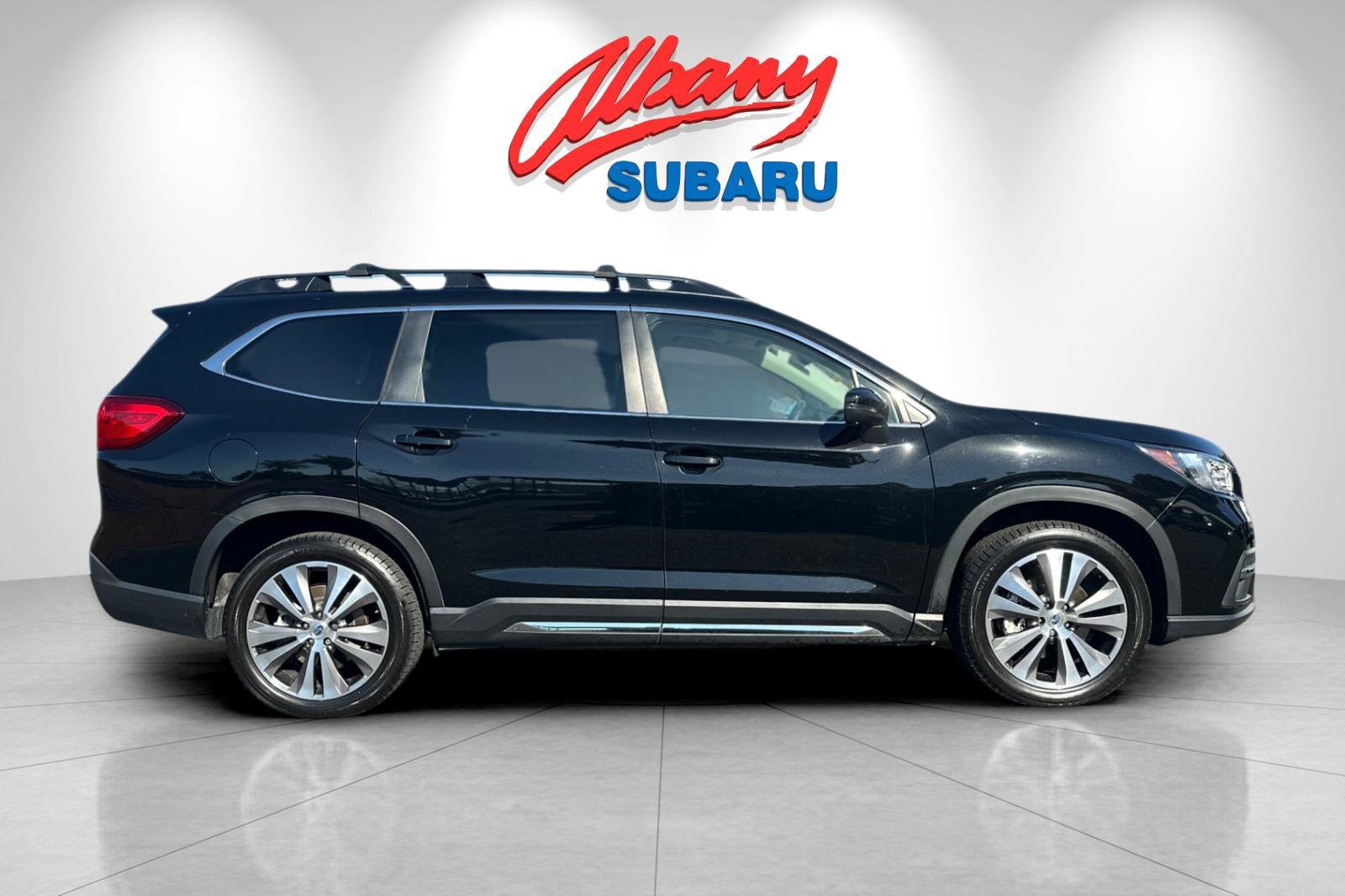 Used 2022 Subaru Ascent Limited w/ Technology Package AWD/4WD image 3