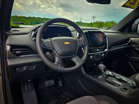 Used 2023 Chevrolet Traverse LT AWD/4WD image 13