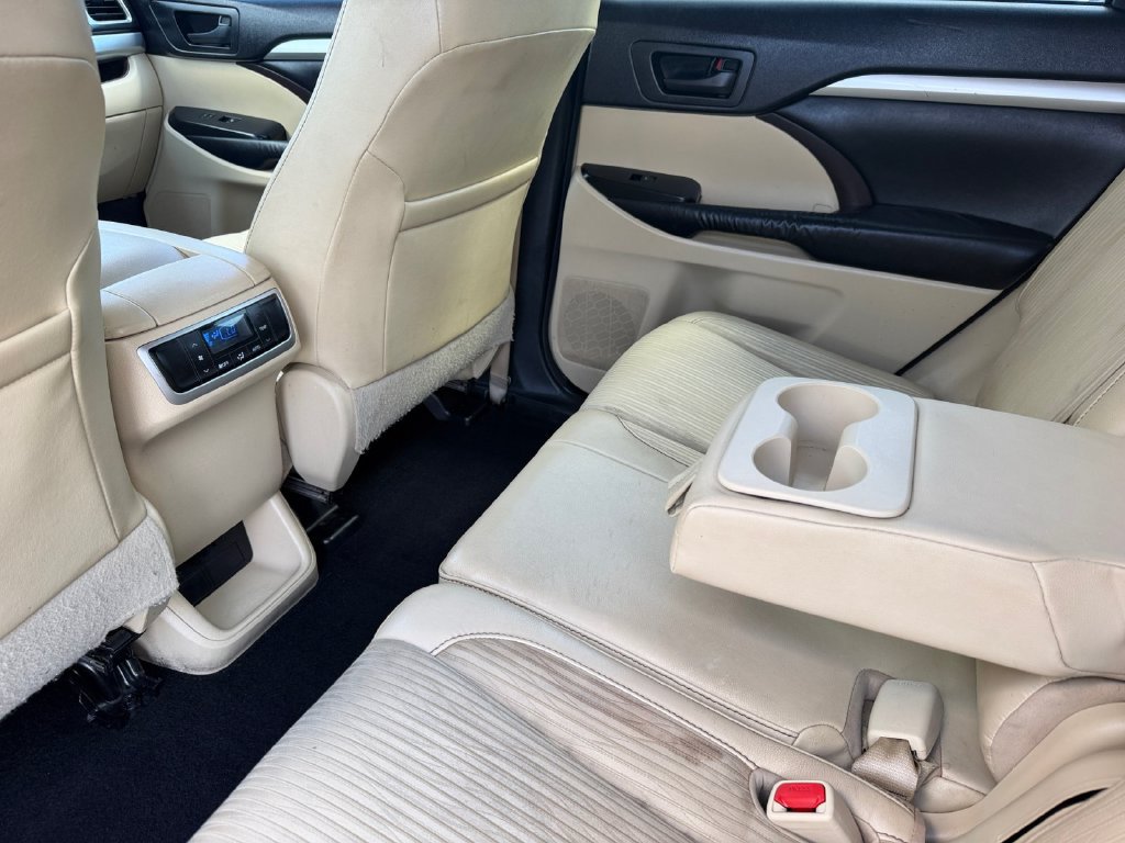 Used 2016 Toyota Highlander Plus FWD image 18