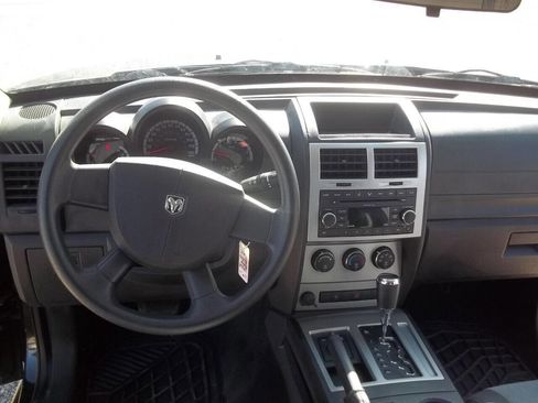 Used 2008 Dodge Nitro SXT image 9