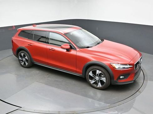 Used 2025 Volvo V60 B5 Cross Country Plus AWD/4WD image 22