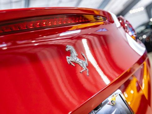 Used 2015 Ferrari California T RWD image 18