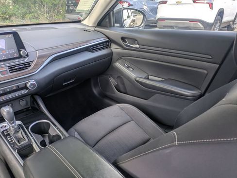 Used 2024 Nissan Altima 2.5 SV FWD image 15