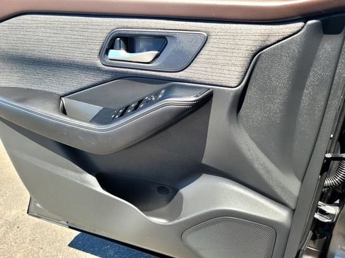 Certified 2023 Nissan Rogue SV FWD image 18