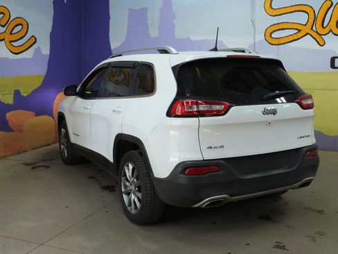 Used 2017 Jeep Cherokee Limited w/ Luxury Group AWD/4WD image 6