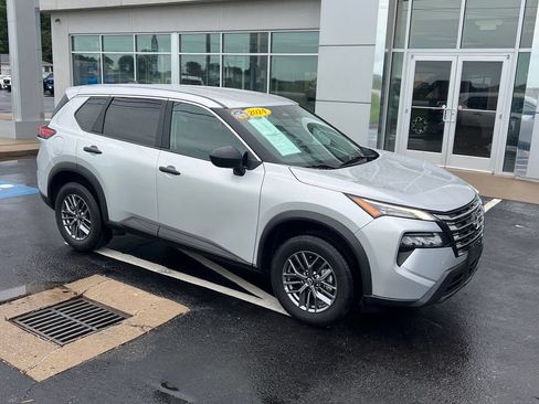 Used 2024 Nissan Rogue S AWD/4WD image 7