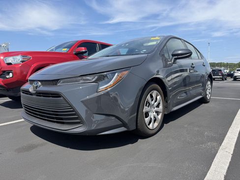 Used 2026 Toyota Corolla LE FWD image 15