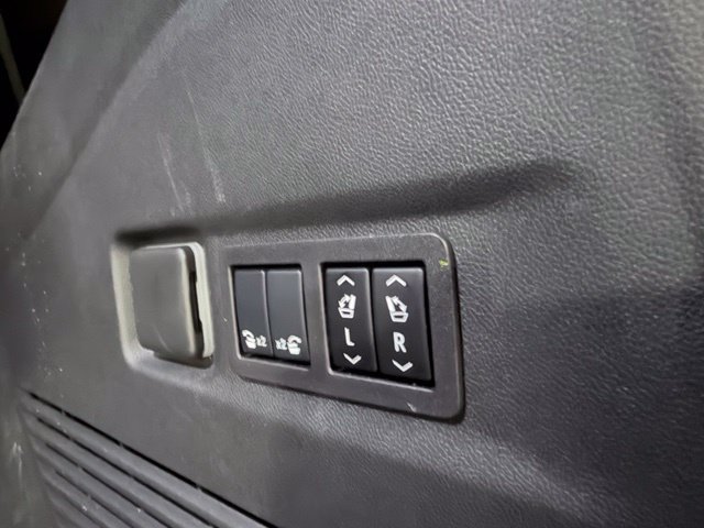 Used 2026 GMC Yukon XL AT4 w/ AT4 Premium Plus Package AWD/4WD image 6